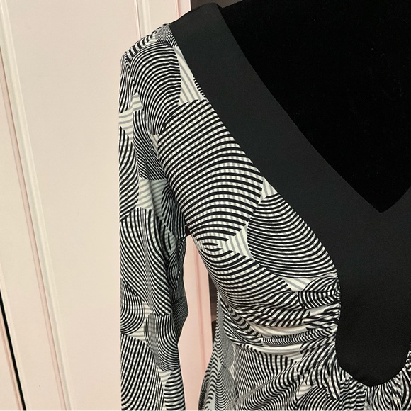 EUC Maggie London Geometric Dress - Picture 3 of 6